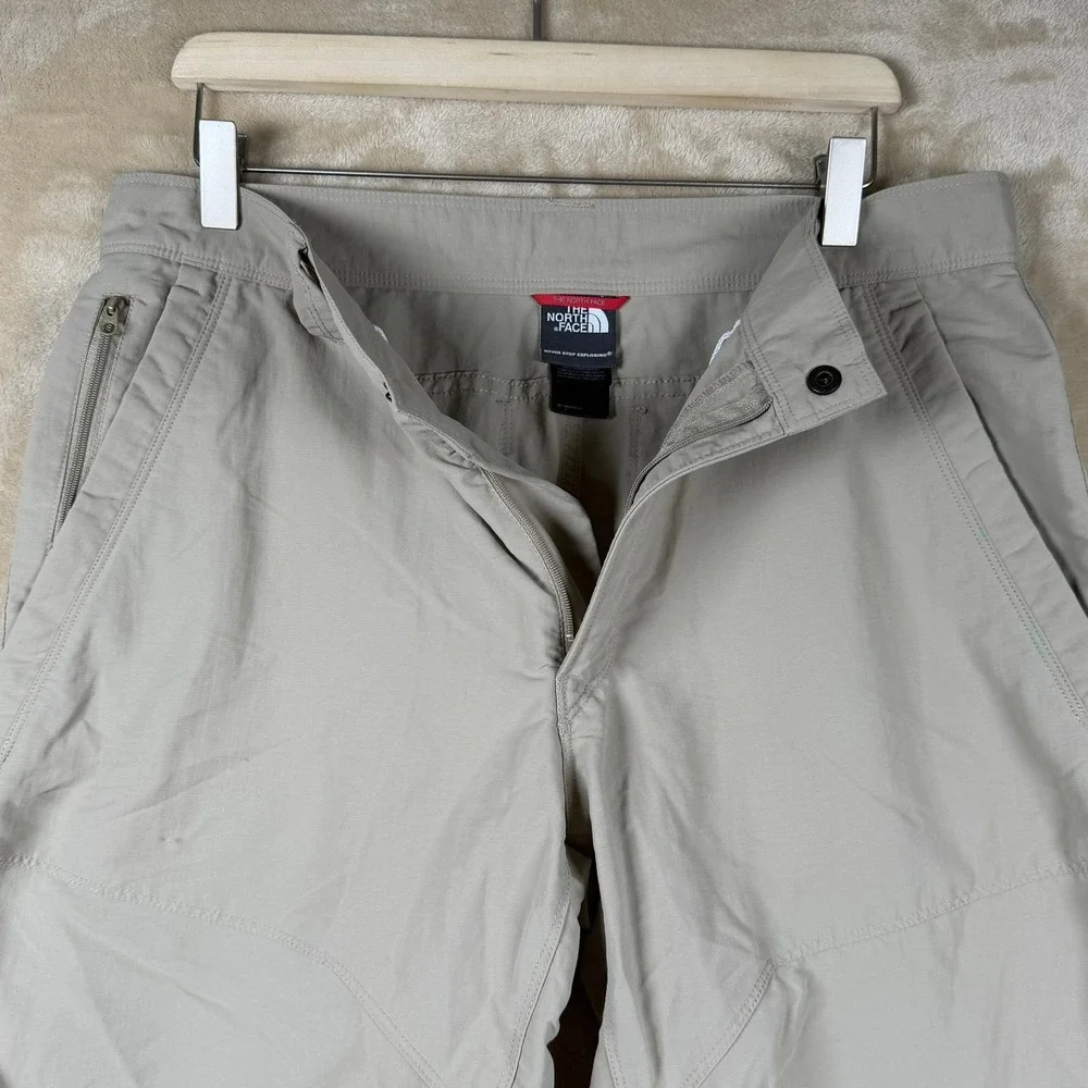 The North Face Mens Khaki Nylon Hiking Utility Cargo Shorts Size 34 Tan RN61661